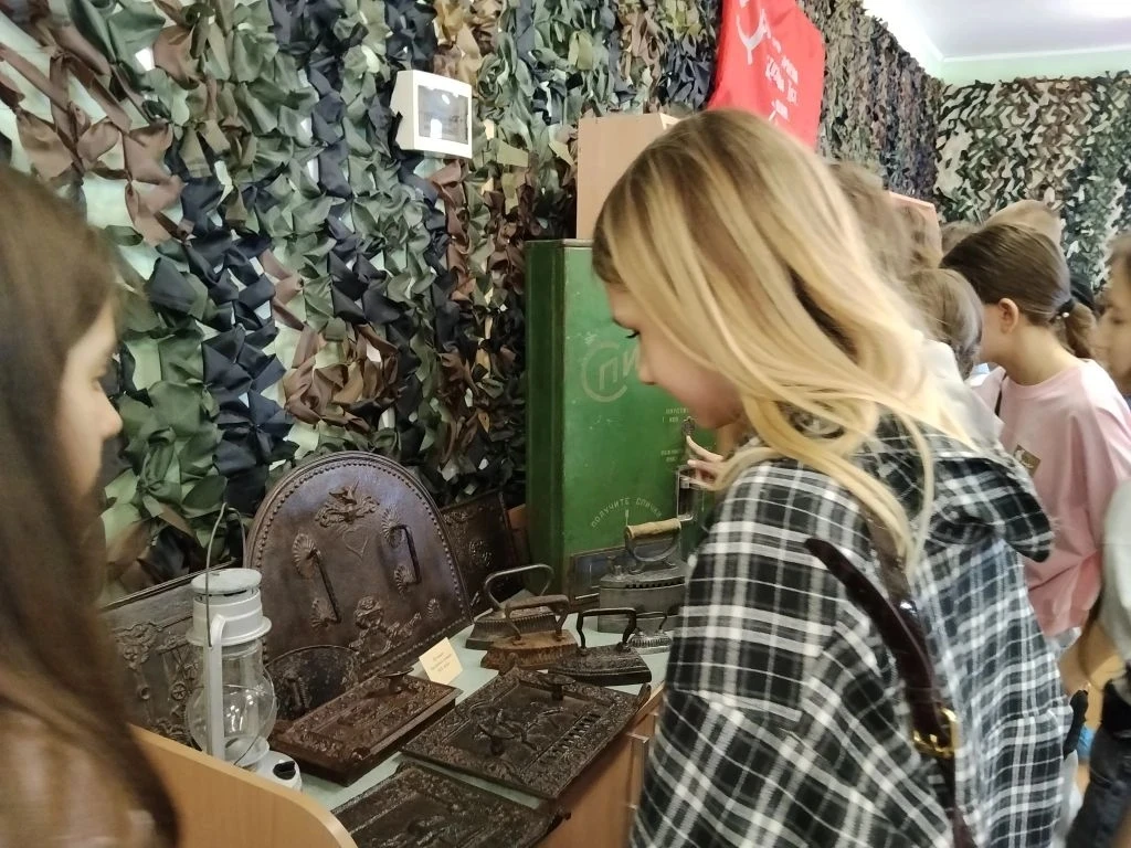 Учащиеся 7 «А» класса побывали на уникальной экспозиции «Музей на ладони», развернутой на базе МБУ Д