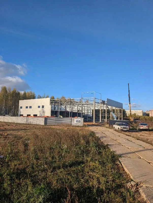 На улице Магистральной в Костроме строят автосалон китайского бренда Changan.