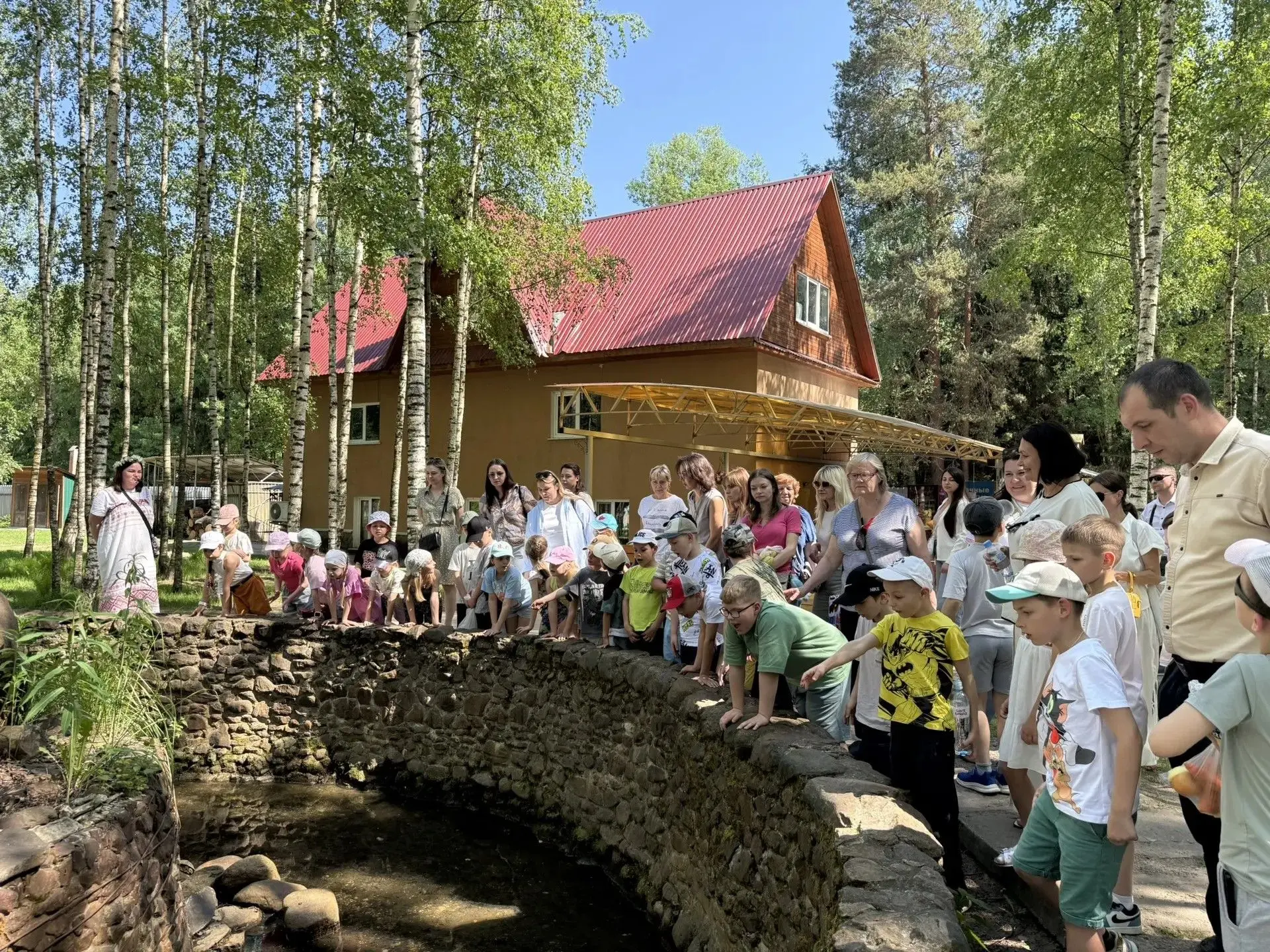 1 «Г» класс отметил окончание учебного года… в гостях у Бабы Яги!🧙✨  Необычное, но очень весёлое пут
