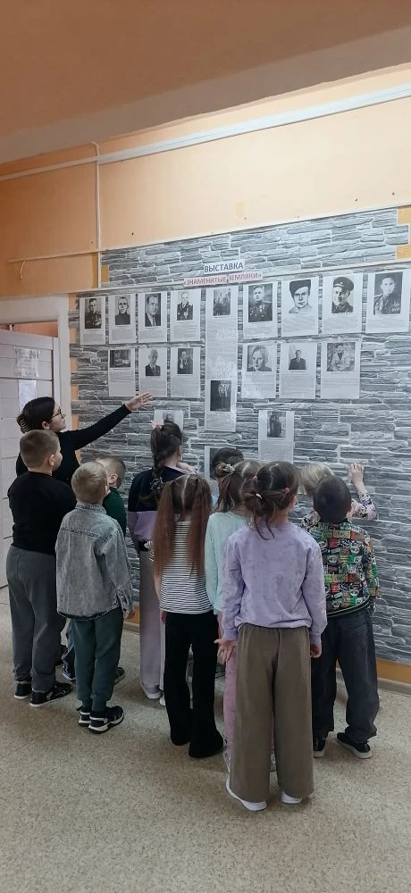 В МБДОУ детском саду №3 г.Сычевки проходила выставка "Знаменитые земляки", посвященная ...