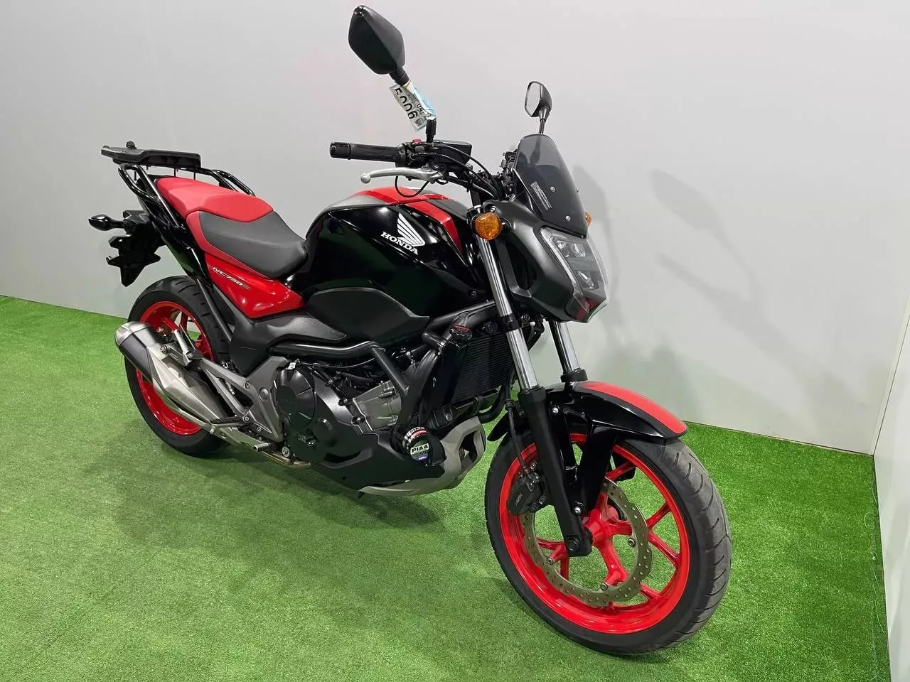 HONDA NC750S в наличии во Владивостоке  Характеристики:  - 2017 год - объем 750 см3 - Аукцион BDS - 