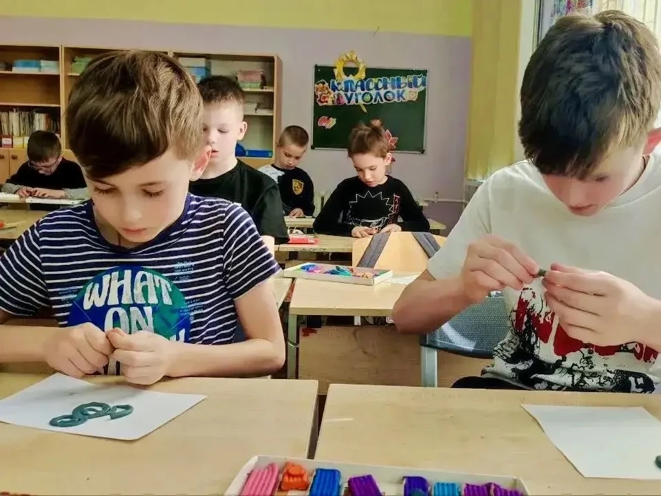ПРОСТО КЛАСС наши каникулы   🤩 Не «скучное сидение дома», а настоящий весенний движ! Традиционно на 