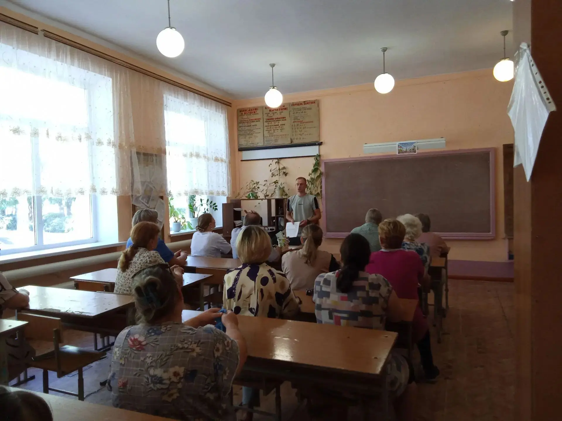 18 августа в МКОУ СОШ N 9 прошли учения по антитеррористической безопасности, которые б...