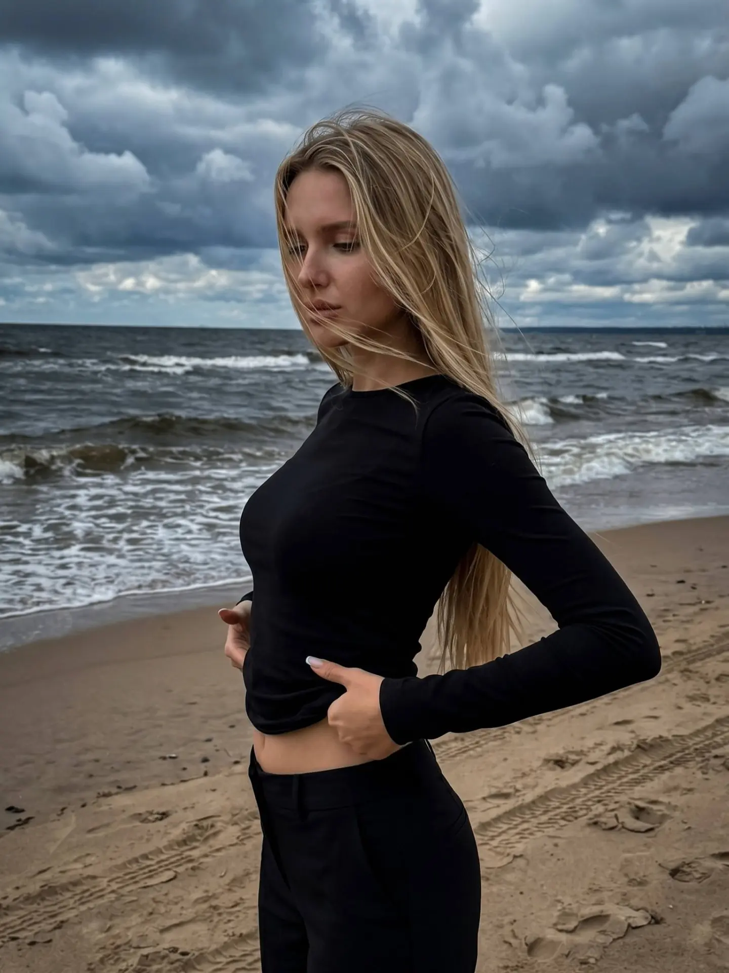дорогой lifestyle момент, но снят случайно, как сторис без каких либо табличек. Фотореализм, фото сн