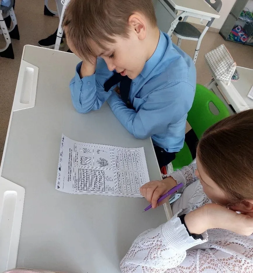 ☝️РАЗГОВОРЫ О ВАЖНОМ ☝️  Традиционно наша неделя началась с церемонии поднятия Государственного флаг