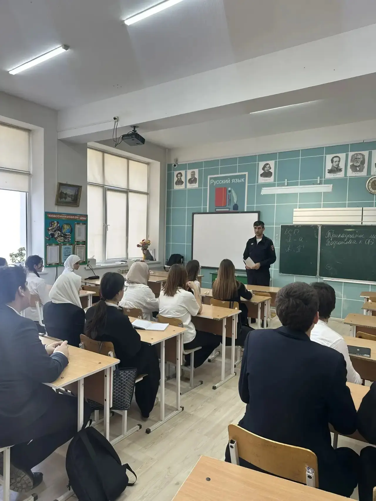 Беседа инспектора ПДН Шахбанова Салмана с учащимися 10 классов