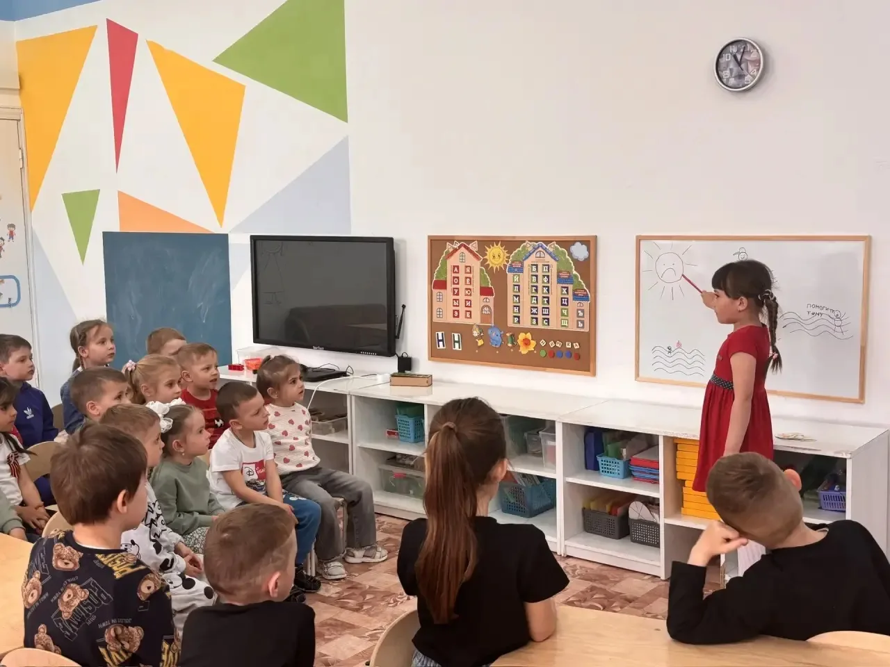 Ребята из группы«Гномы» провели разъяснительную беседу для «Лучиков» о том,почему вода ...