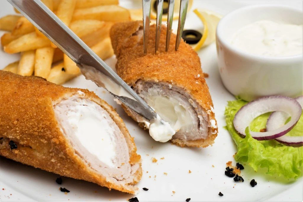 🥩 Караджорджев шницель — сербский рулет с сюрпризом внутри! 🇷🇸✨