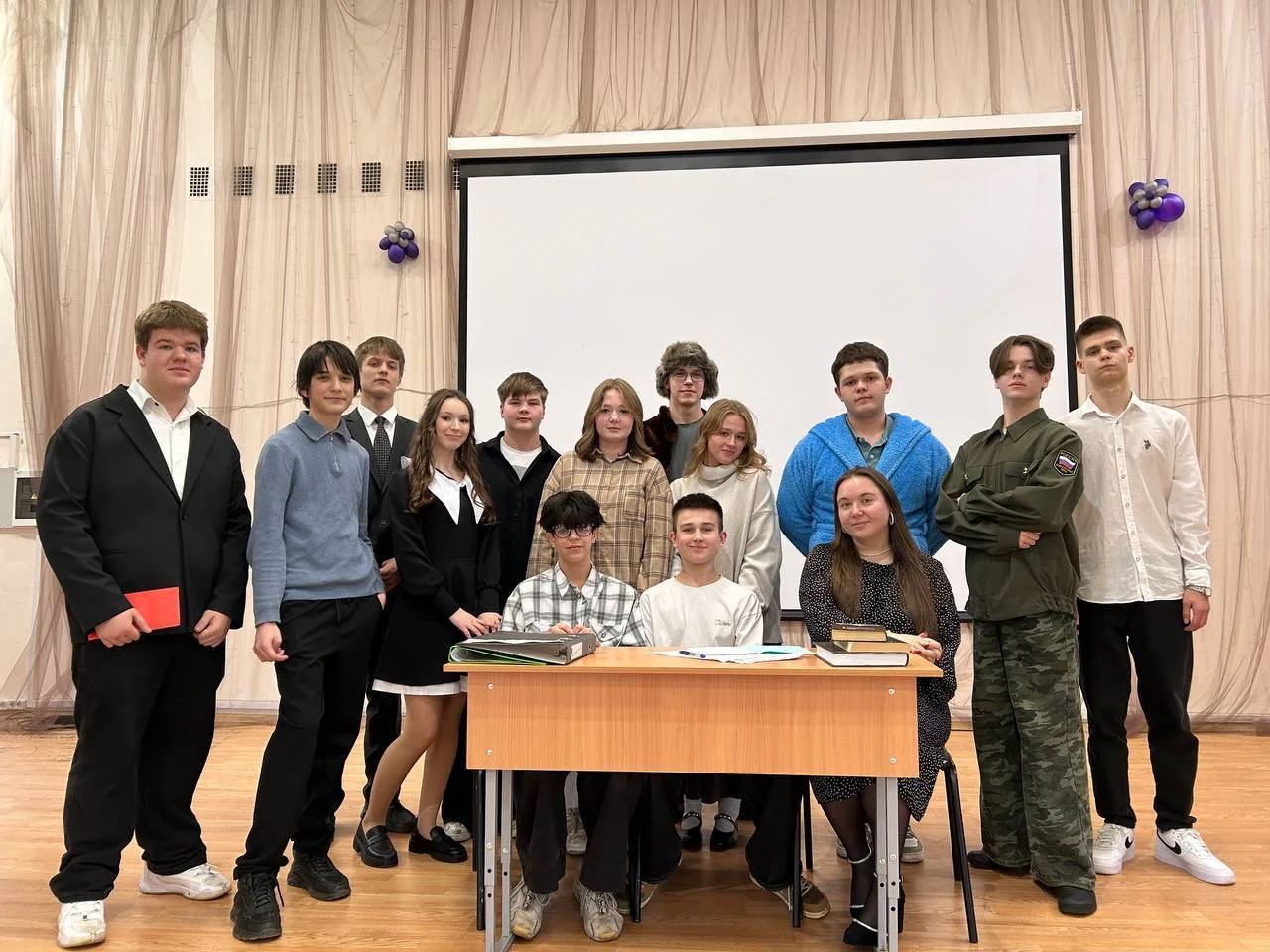 ✨ Театральное волшебство в нашей школе: «Недоросль XXI века»! 🎭  В нашей школе с успехом прошли пока