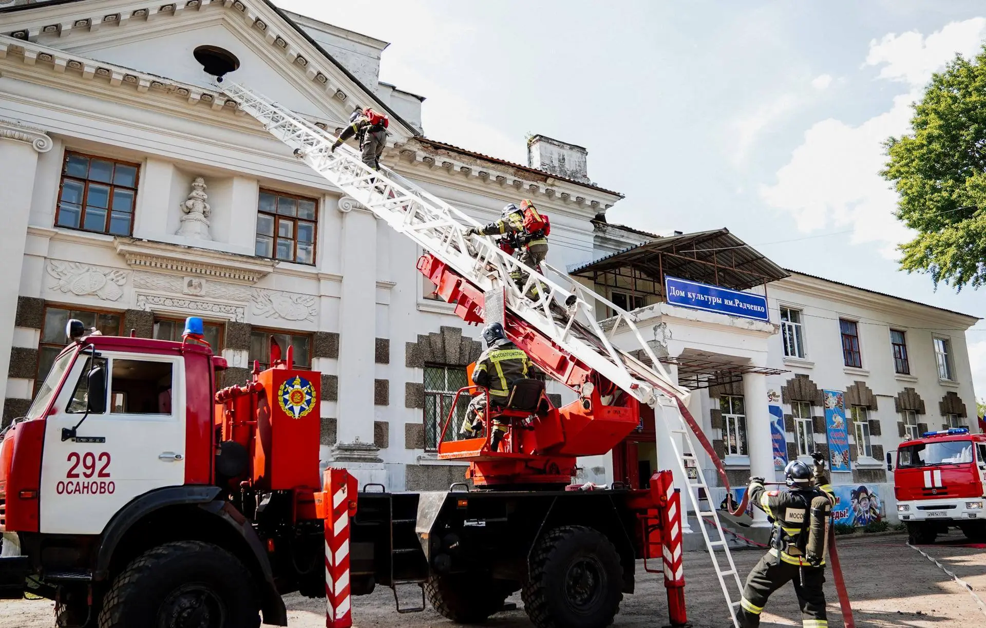 🔥 Зрительный зал в "дыму". Пожарные потушили условное возгорание в ДК 🎭  🚒 Вчера тишину посёлка Шату