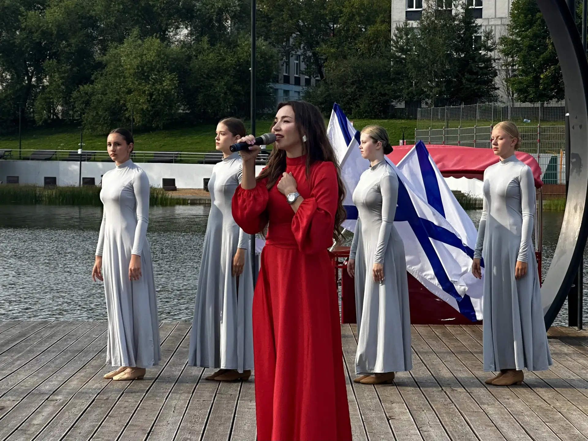 Коньковские пруды стали площадкой праздничной программы «О, море, море»

Сегодня Коньковские пруды с