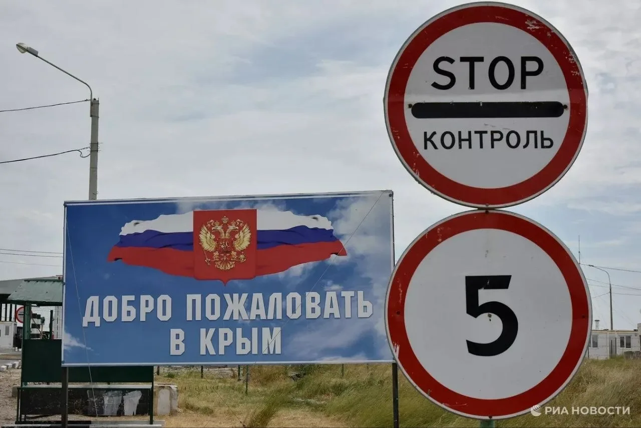 ❗️ Движение через пункт пропуска Джанкой полностью перекрыто после новой атаки.

Об этом сообщил губ