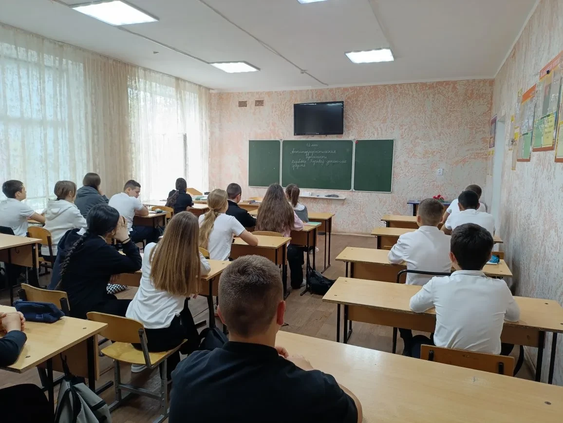 В рамках курса внеурочной деятельности "Разговоры о важном" проведена беседа по формиро...
