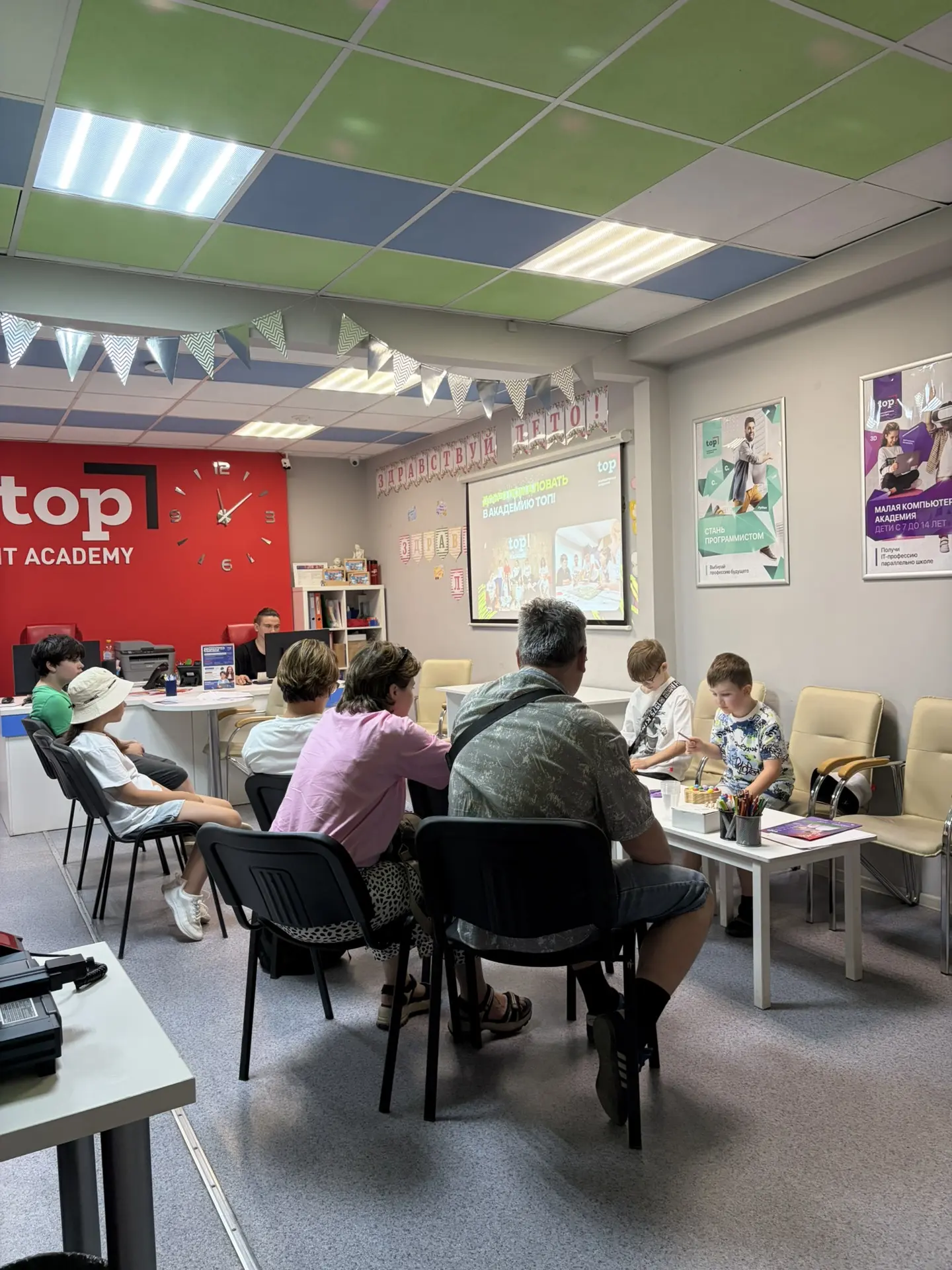 📍 В Ярославле есть компьютерная академия, куда можно отдать ребёнка уже с 7 лет.