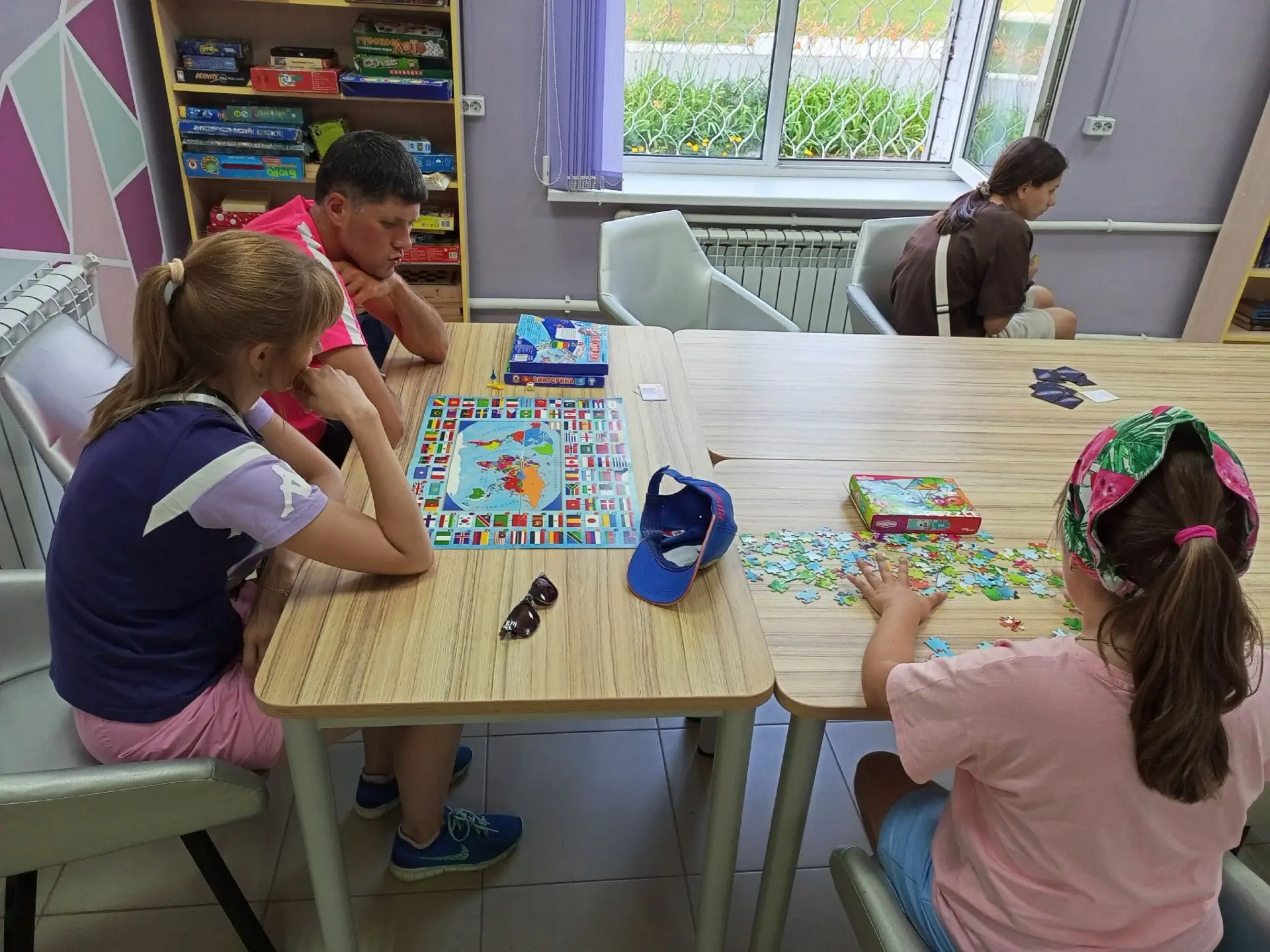 Где интересно и с пользой можно провести время? Конечно же, в библиотеке. Совместное вр...