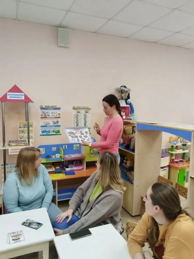 В старшей группе «Алёнушка» прошло увлекательное мероприятие «Финансовый эрудит»💰