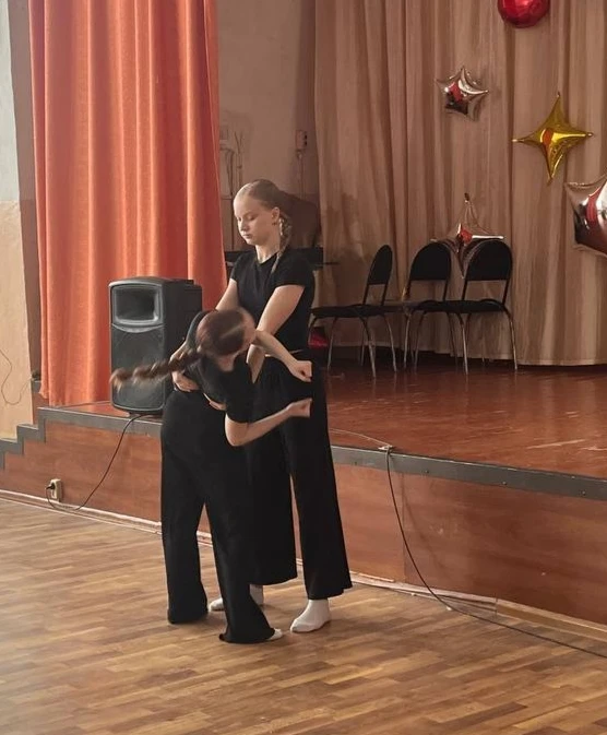 🎤 ФевроМарт — Отвага + Нежность 🌸  Сегодня наша школа стала настоящим праздником двух сердец: мужест