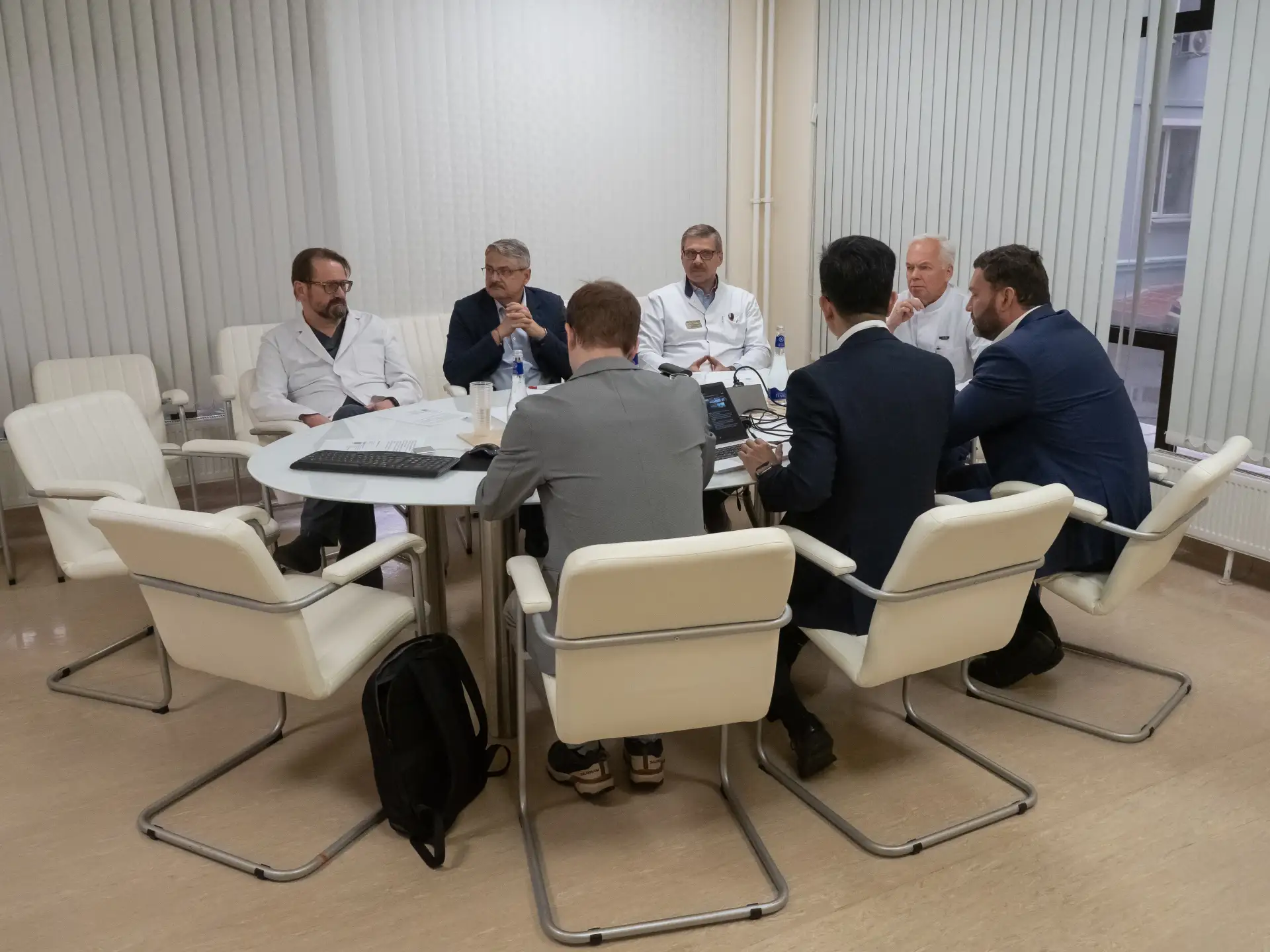 Новые горизонты нейрохирургии 💡🧠  23 апреля в Центре нейрохирургии прошла рабочая встреча с представ