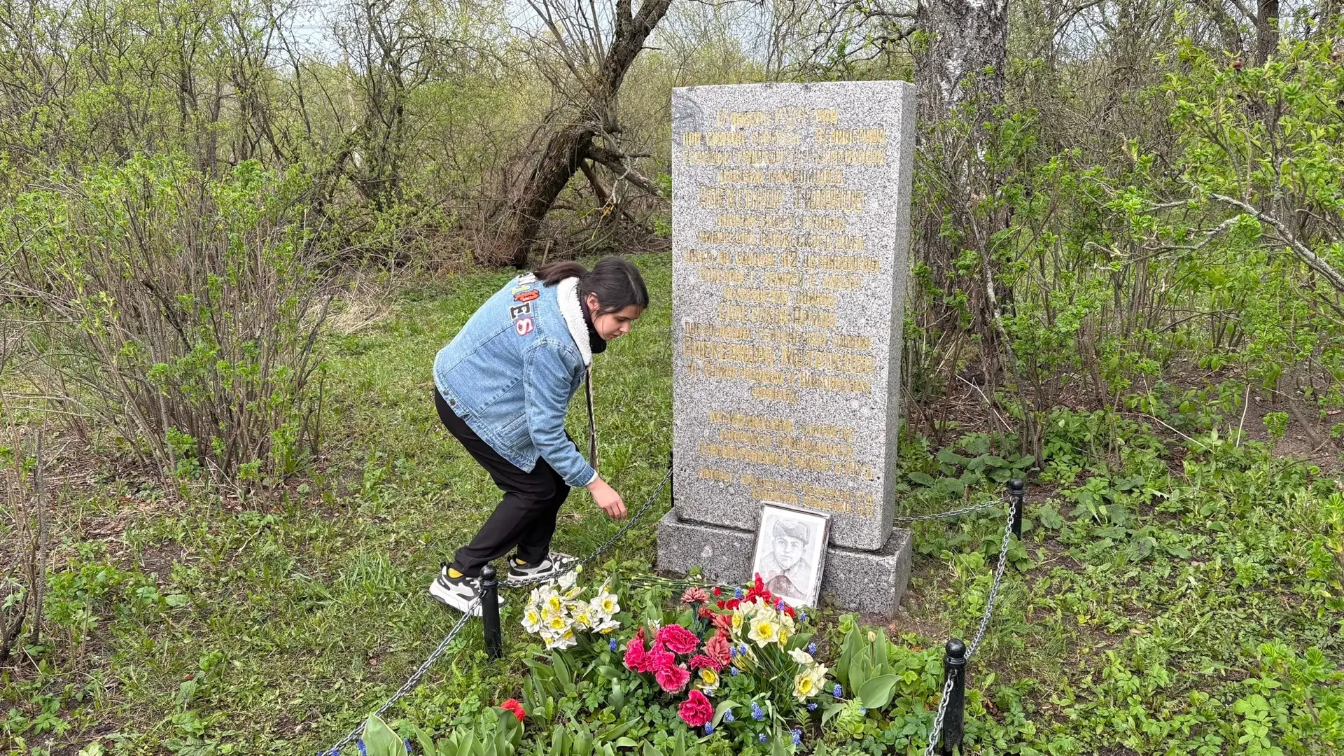 У стен ДОТа: экскурсия в историю  4 мая активисты Движения Первых вместе с советником директора по в