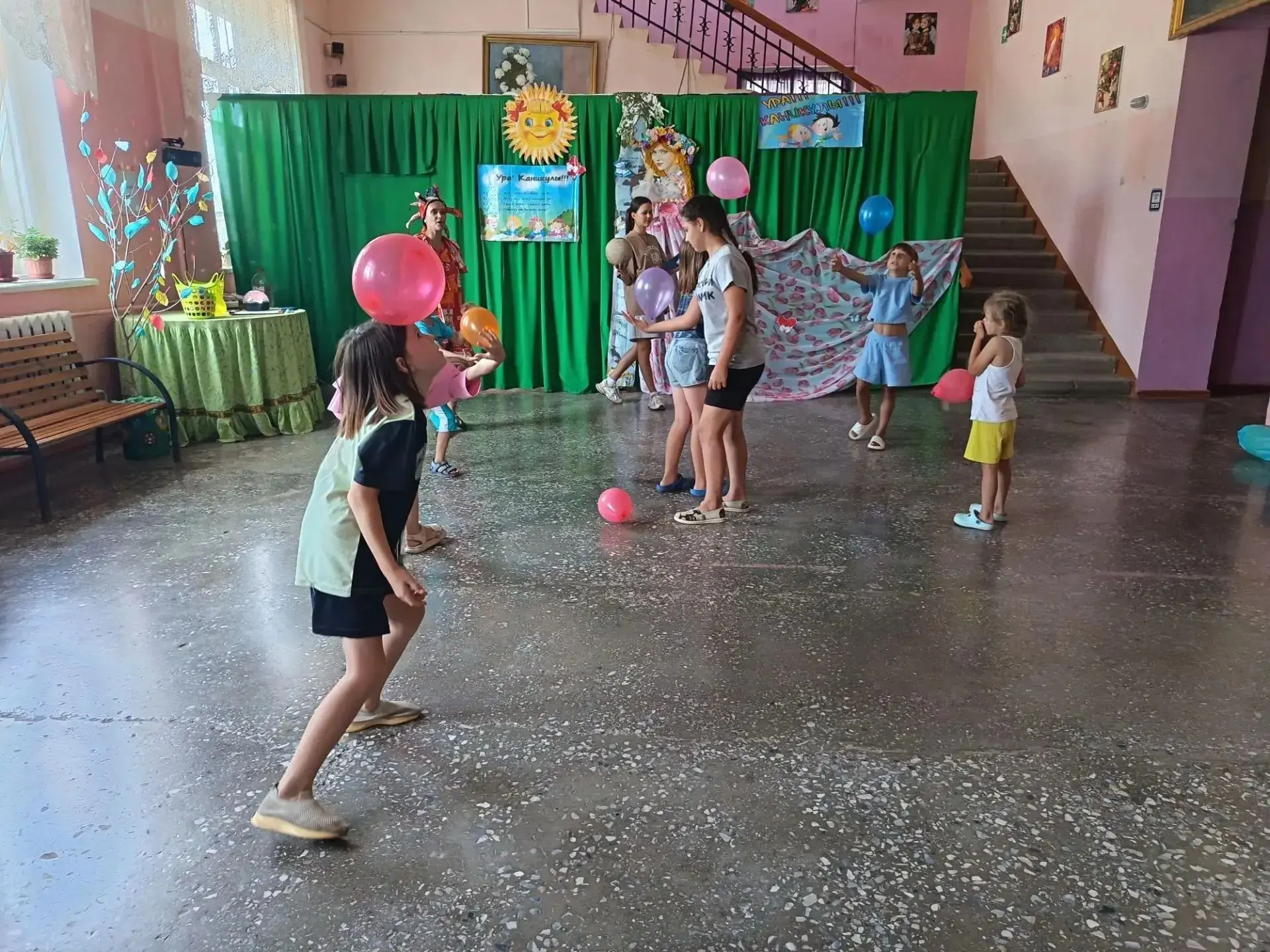 В СДК ст. Новолокинской были проведены подвижные игры " Мы здоровые и сильные " с пригл...
