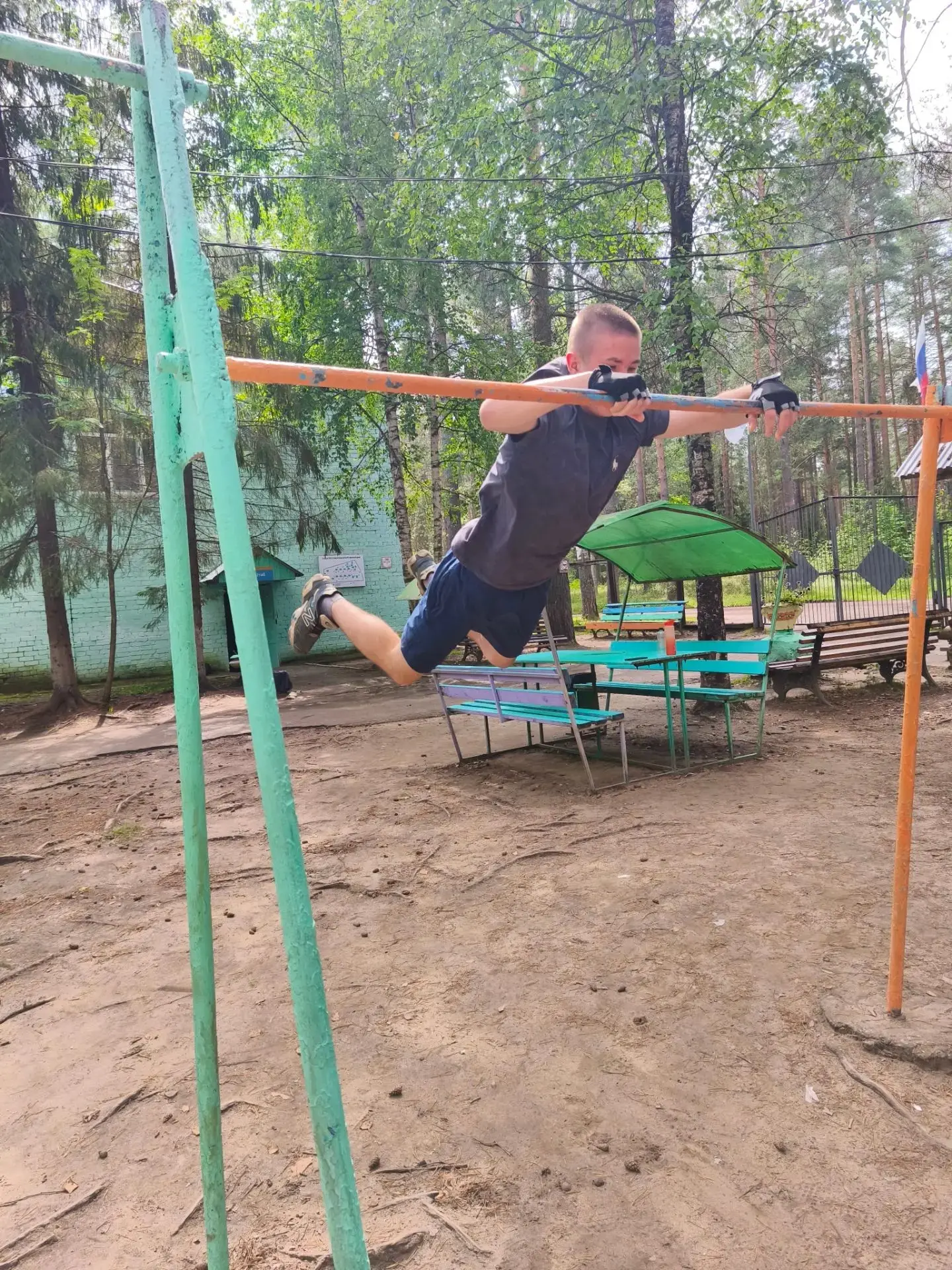 Лагерная смена в ДОЛ "Мир" продолжается.
Ребята активно отдыхают, занимаются спортом. Мальчишки соре