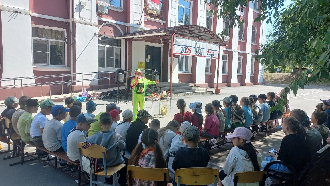 В нашем пришкольном лагере развернулось настоящее научное шоу, превратившее обыденные вещи в понятны