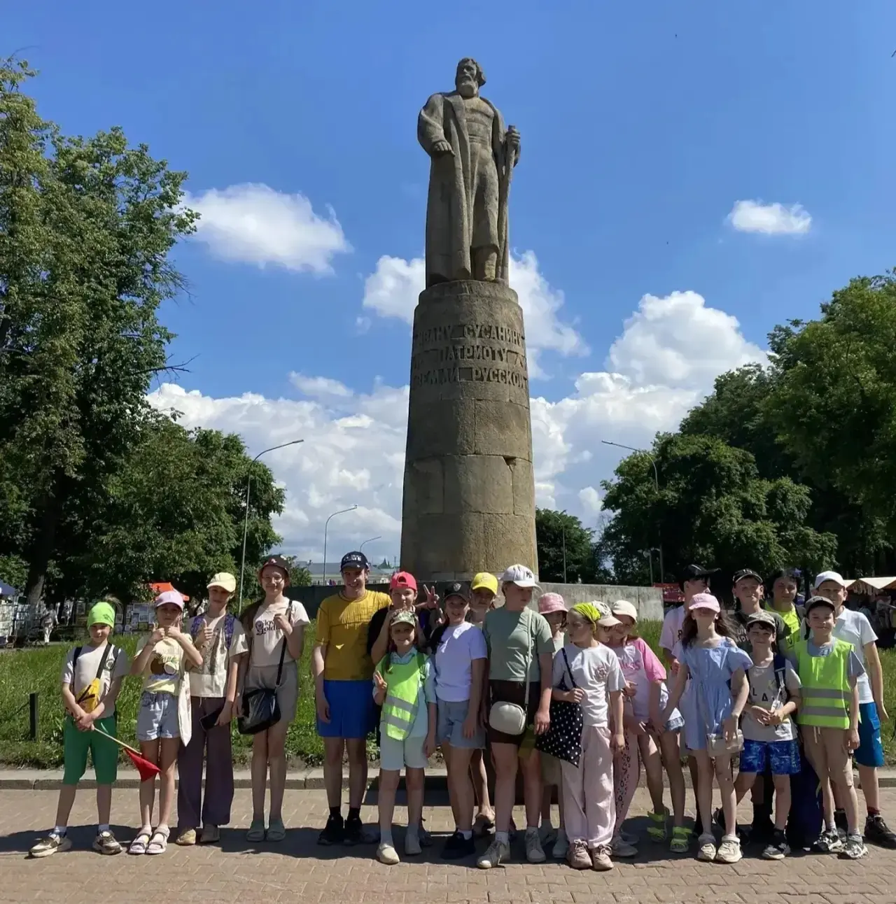 Сегодня в нашем лагере был день друзей 👫👫

Мы много играли, гуляли, общались, соревновались, рисов