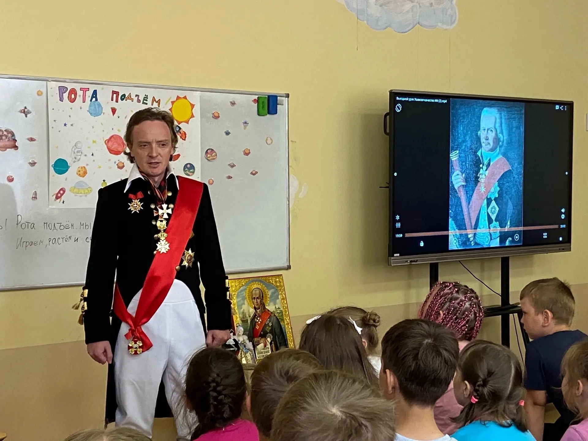 🎭 Живой урок, который запомнится надолго!

Учащиеся Образовательного комплекса «Перспектива» стали 