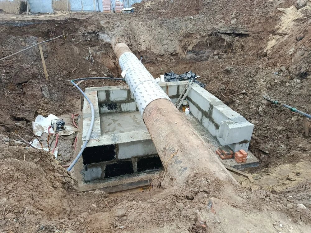 🚧  Подземные воды работам не помеха: «Концессии водоснабжения» меняют ветхий канализационный коллект