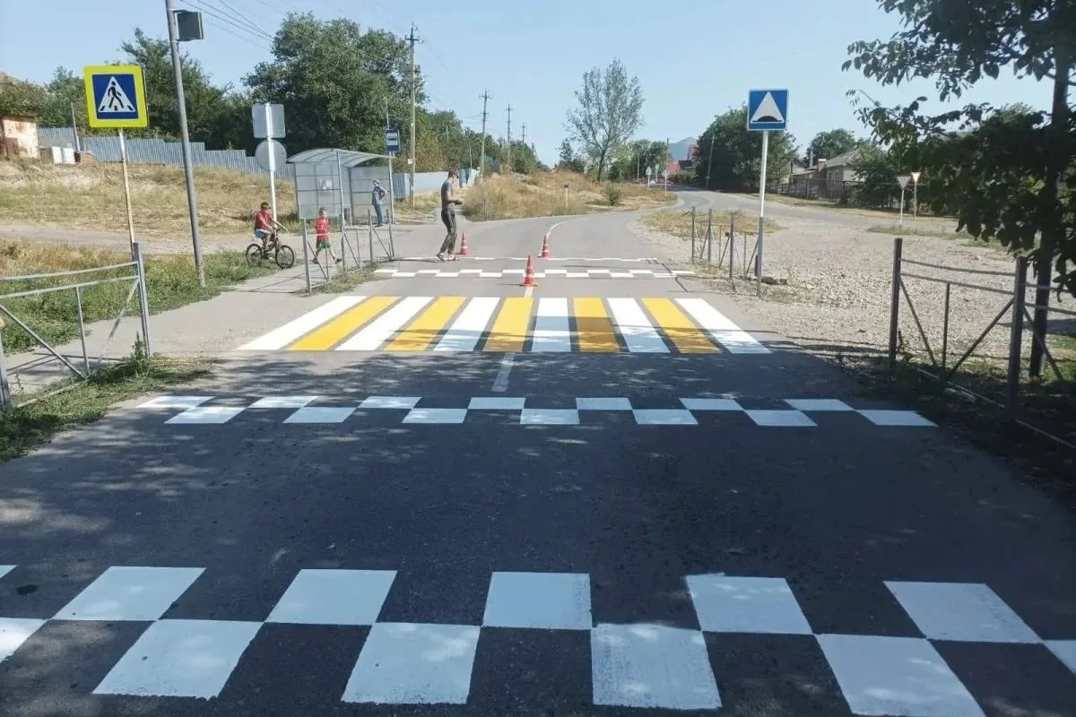 В Предгорье обновили почти 100 пешеходных переходов 🚸