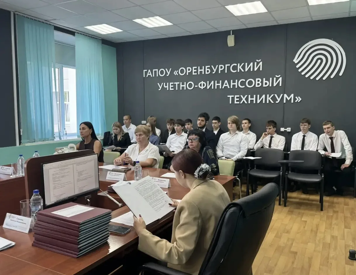 СТАРТ ДАН!🚀

Сегодня в ОУФТ стартовала защита дипломных работ. Первыми к защите приступили студенты
