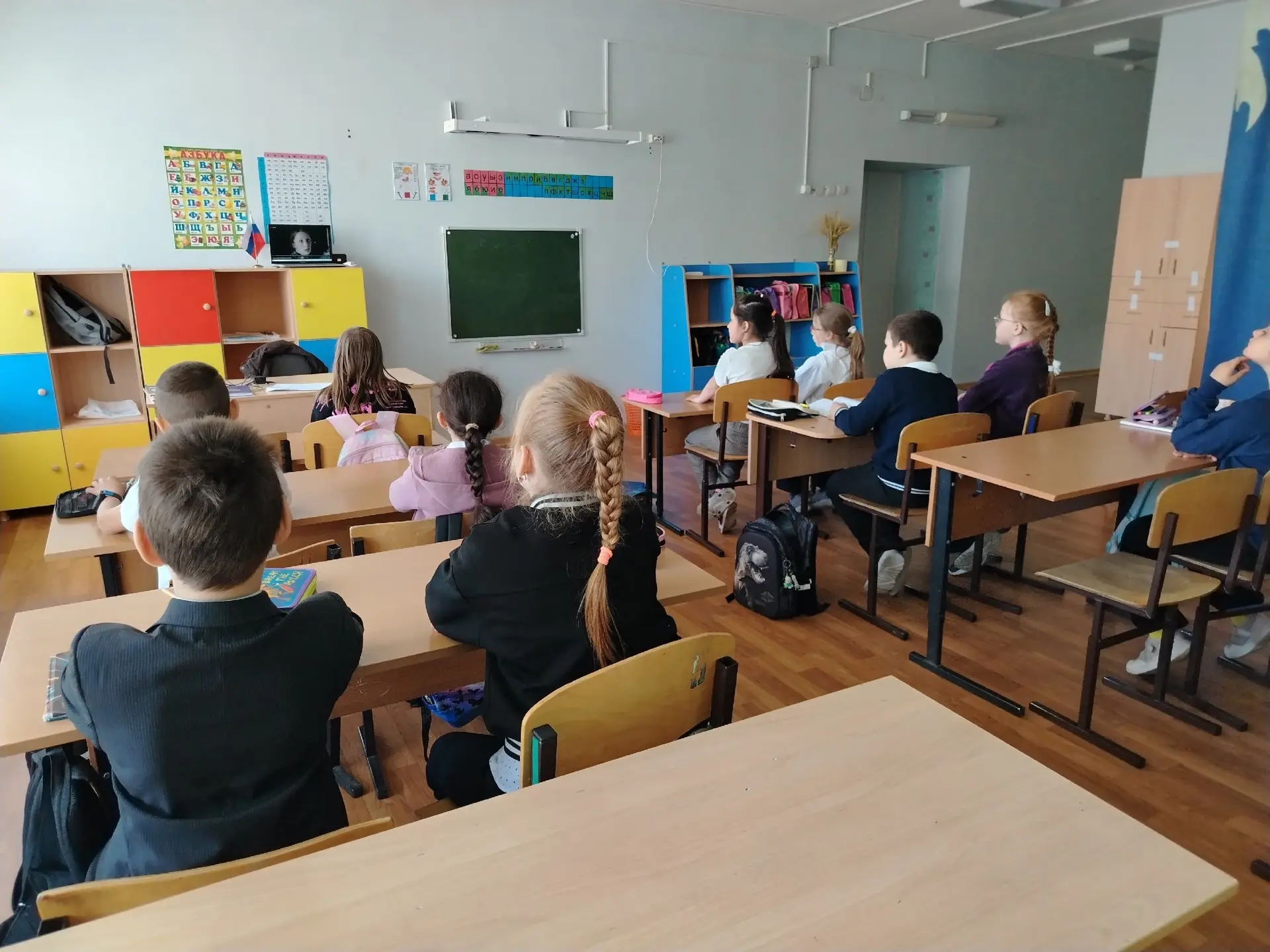 В рамках проекта "Киноуроки" обучающиеся 2 класса посмотрели и проанализировали фильм "...