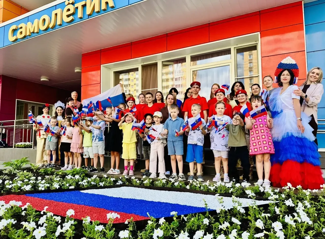 🌸 Воспитанники #инжтехлицей приняли участие в акции «Цветы России»!