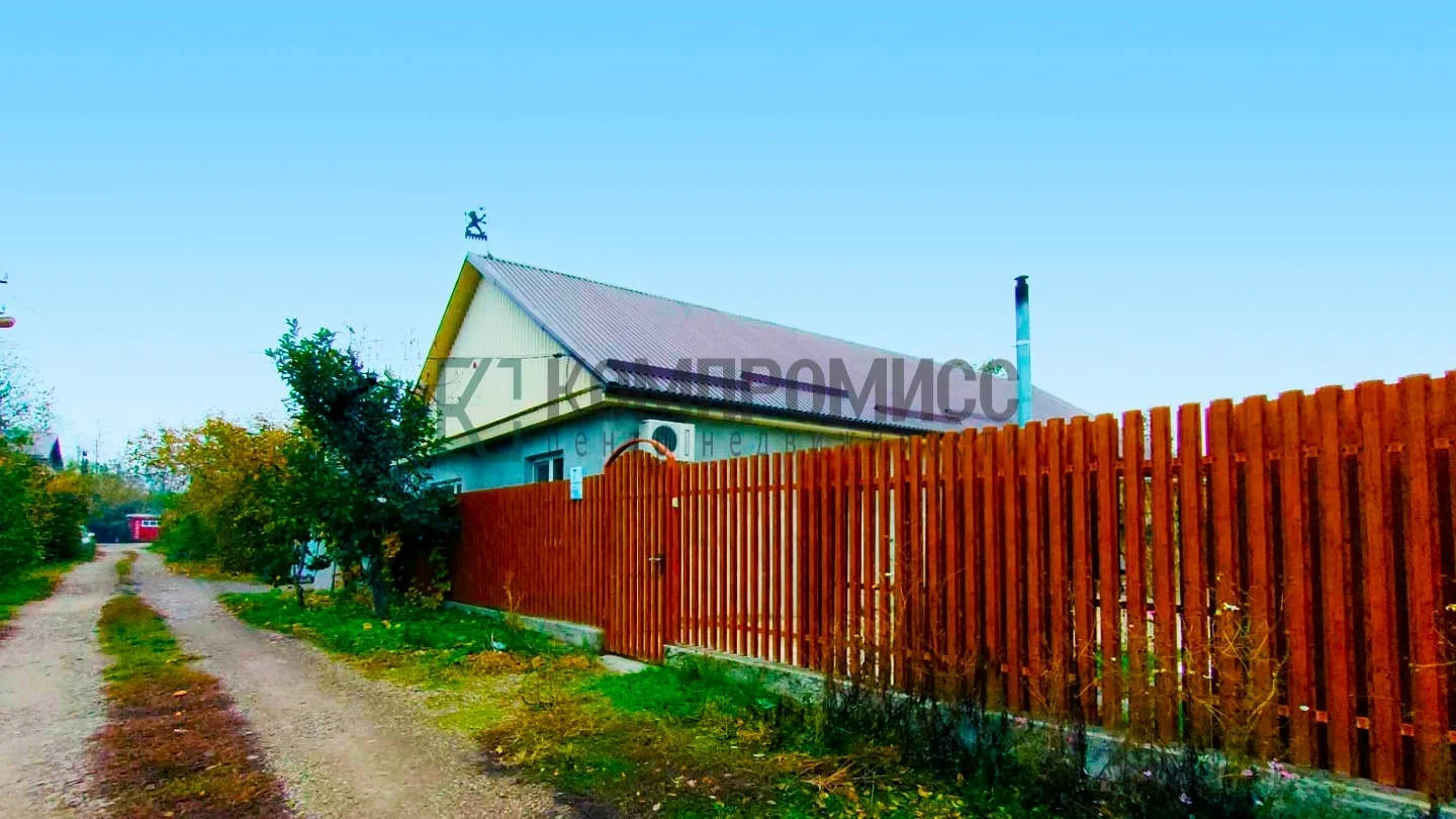 🏠 ID 80845778 Адрес: Краснодарский край, снт Железнодорожник  📍 Уютный дом «заходи и живи» с садом и