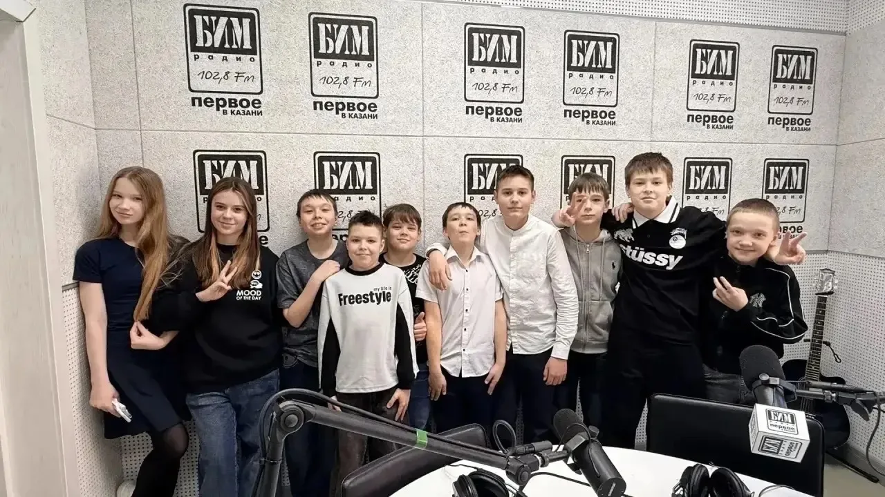 📻11 апреля в рамках профориентации учащиеся 5 «З»класса посетили эфирную студию БИМ-радио, познакоми