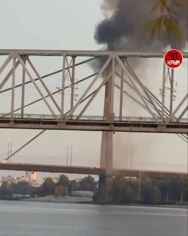 ⚡️Российские войска нанесли удар по Северному мосту в Киеве