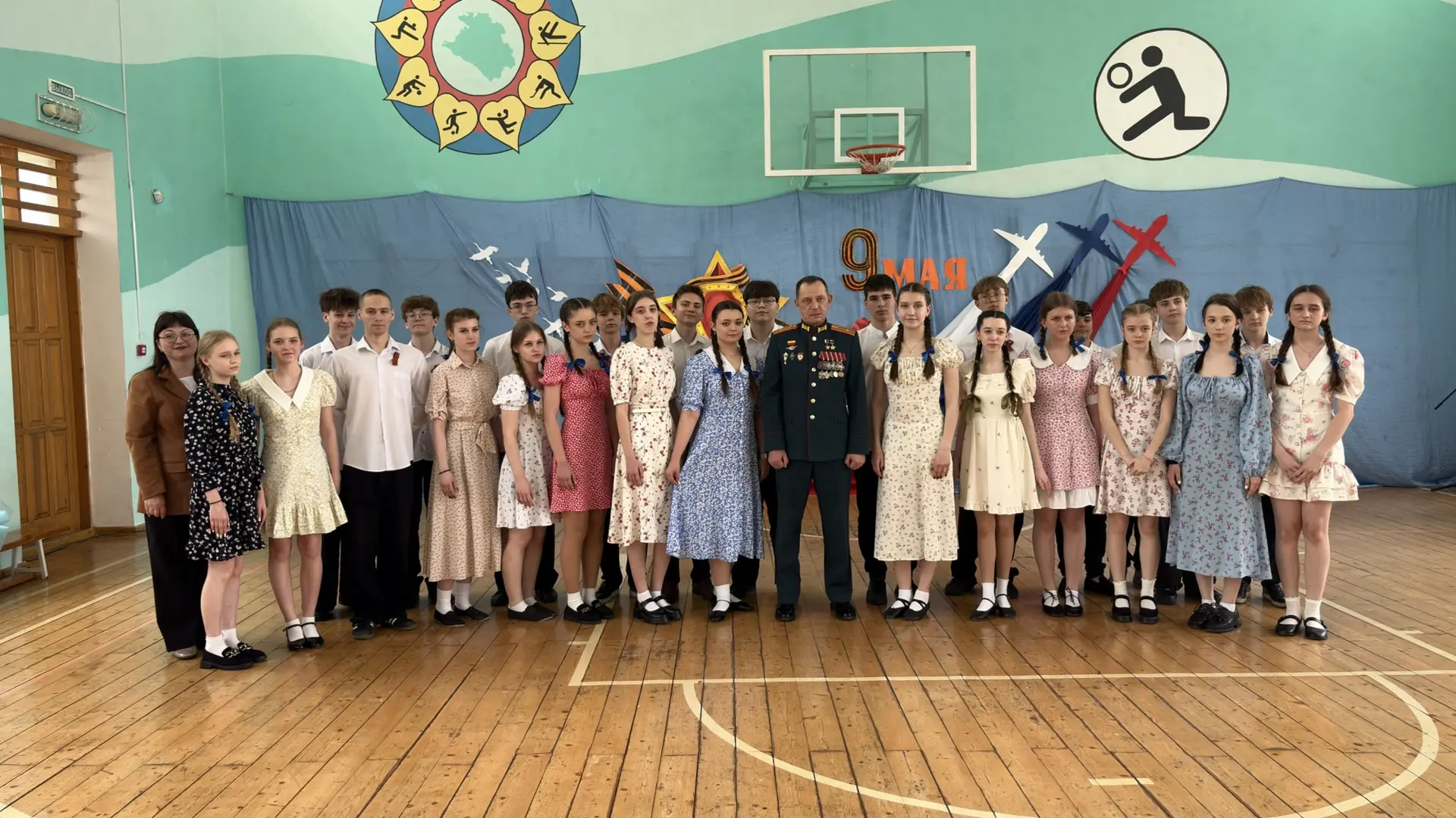🌎🤲🏻🕊Диалог с Героем в нашей школе 🇷🇺  🌟Сегодня в стенах нашей школы прошло важное событие. В рамках 