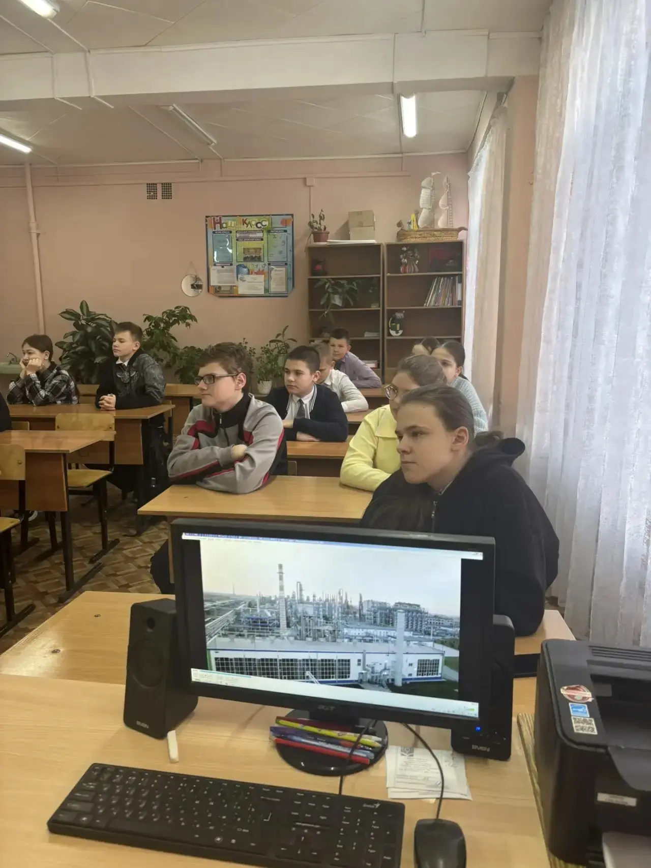 🇷🇺Традиционно утро понедельника началось с подъема Государственного флага Российской Федерации. Как 