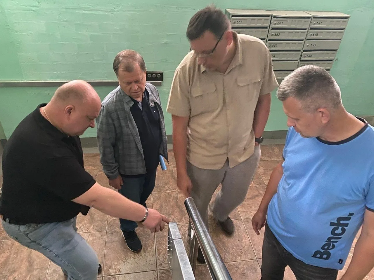 Еженедельный обход территории района Братеево

В субботу, 25 июля, глава управы района Братеево Алек