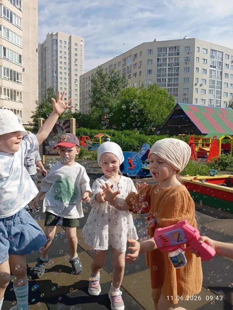 ✨Мыльные пузыри... Кажется, что может быть проще? Но для ребёнка это настоящее чудо. Вот он, этот мо