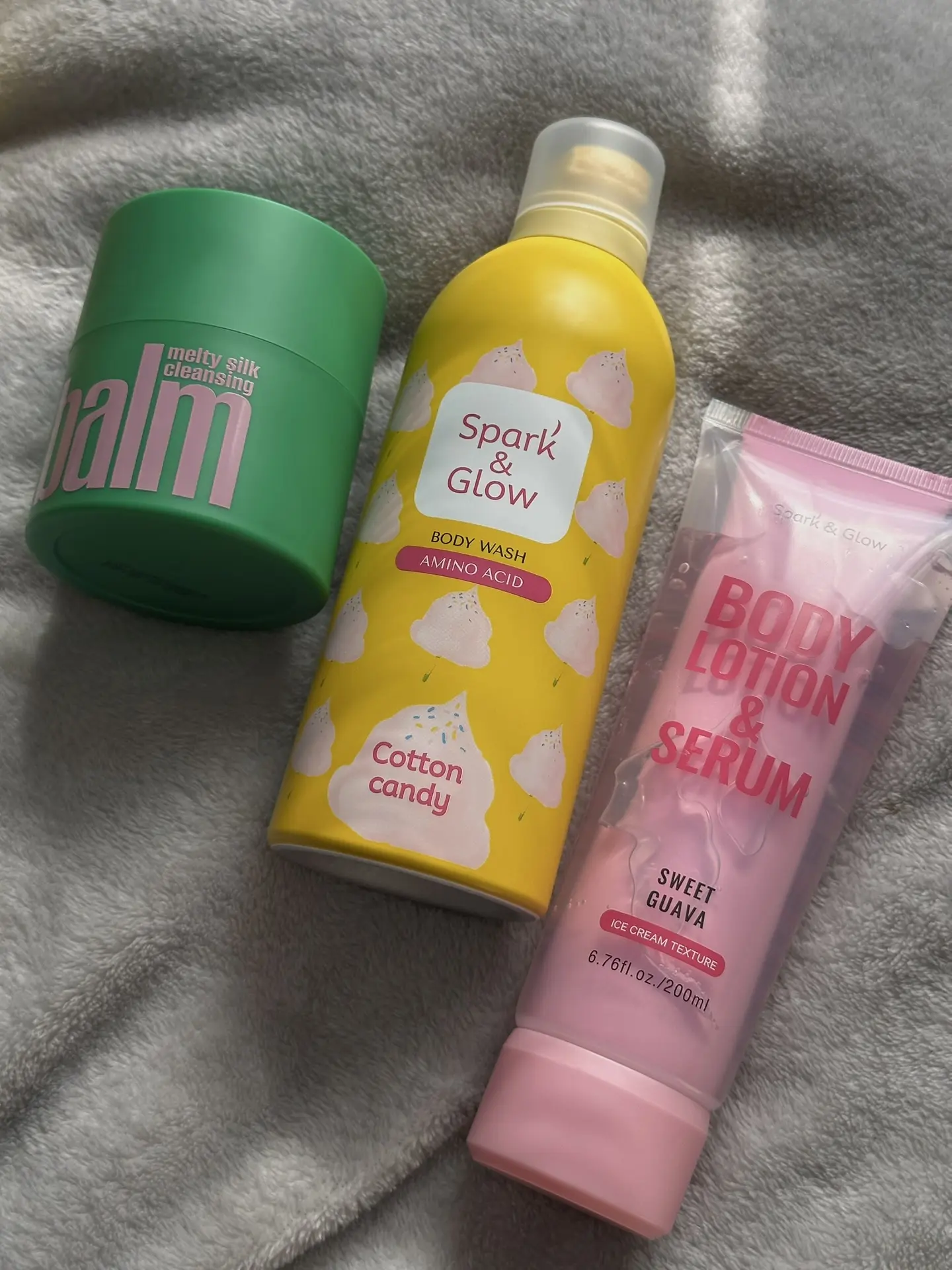 Такие яркие и весенние баночки🌸

Приобрела продукты от Spark&Glow, для себя выбрала:

•Гель-пена дл