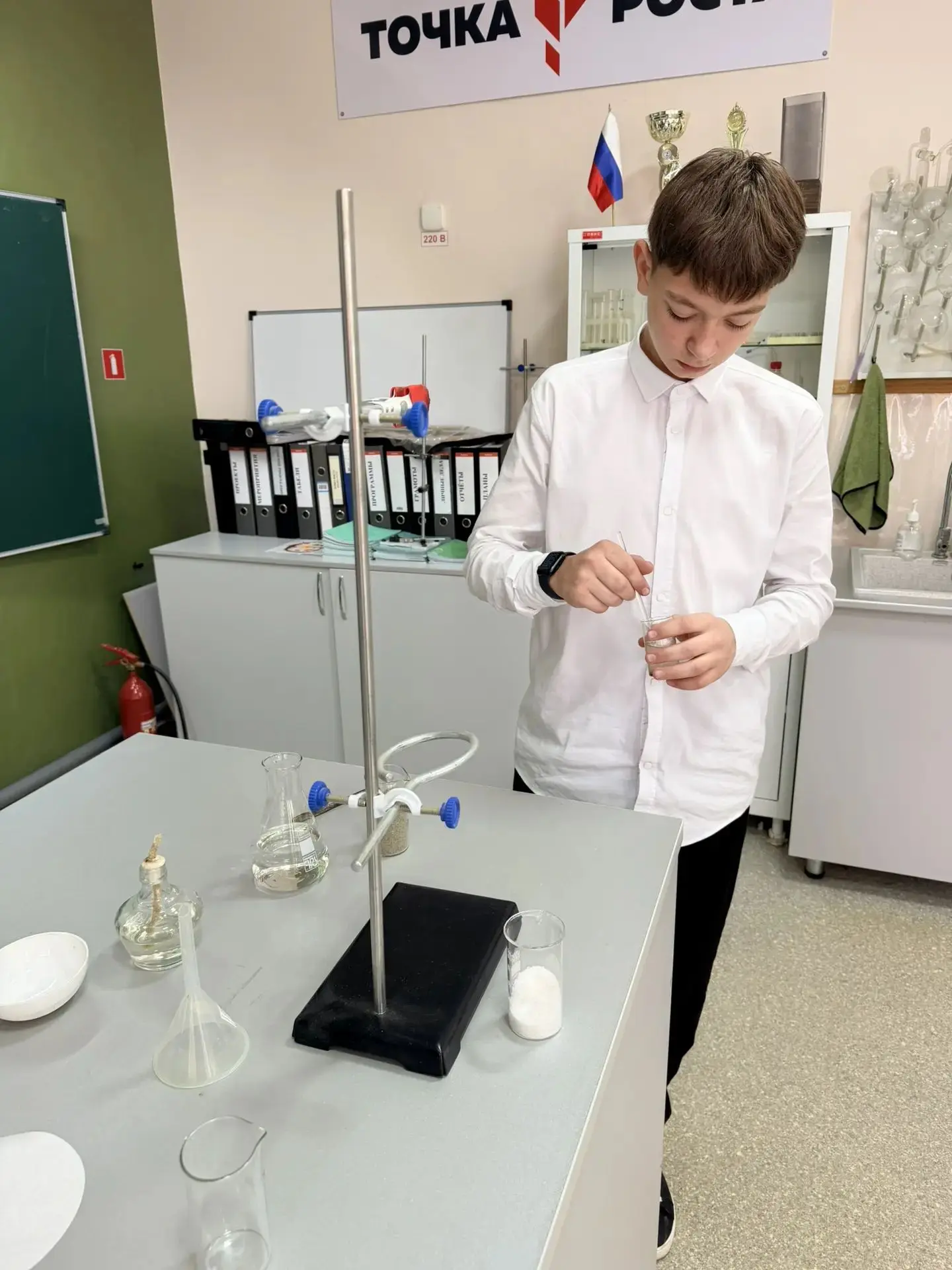 🧪 Химия — это не только формулы в учебнике, но и настоящие эксперименты!