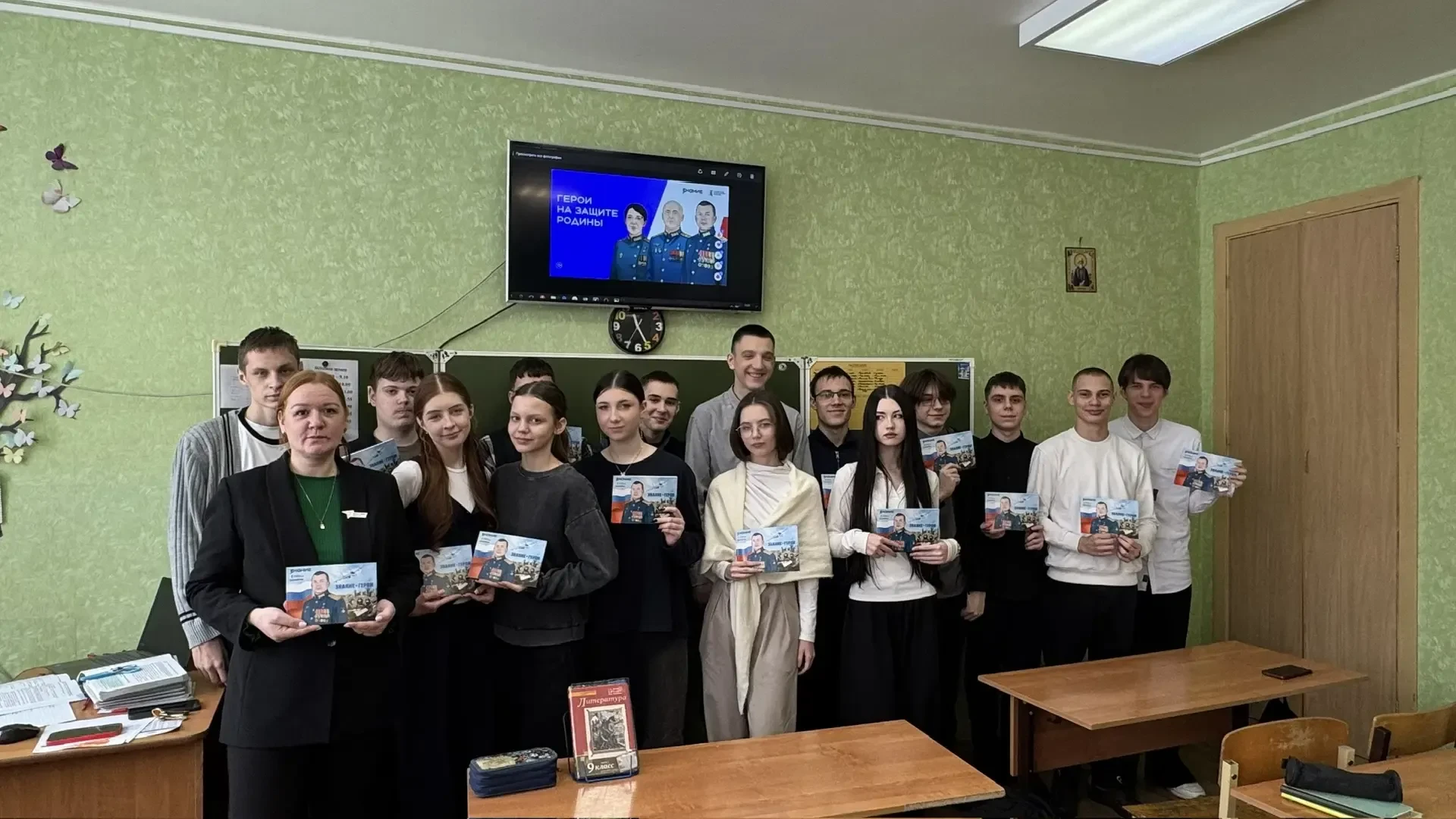 Мы провели увлекательное мероприятие — «Герои на защите Родины»!  Целью которого являлось— помочь уч