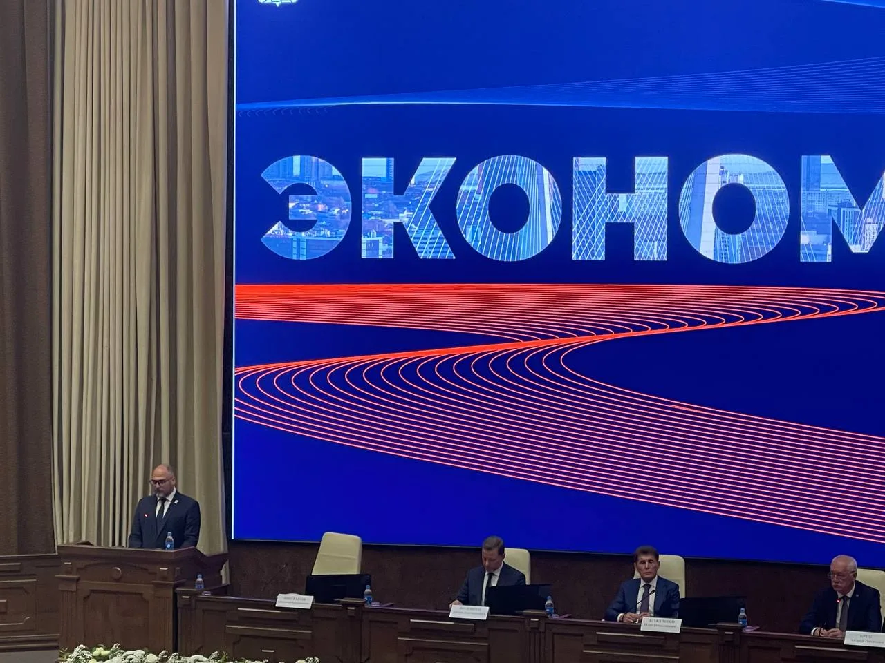 Константин Шестаков: 389 автобусов и троллейбусы в центре Владивостока