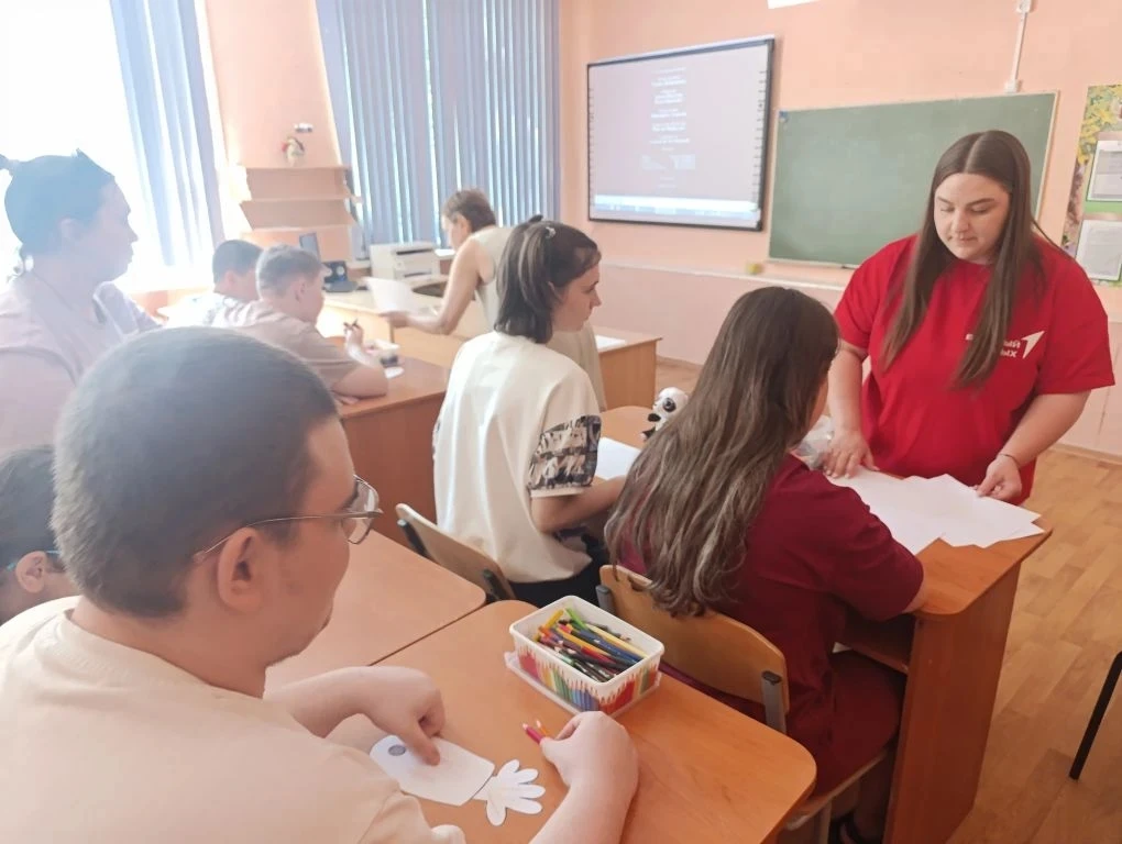 ☀️Лагерь "Солнышко", день 8☀️
Яркие события в пришкольном лагере: дружба и экология. 🌿
🟥Сегодня ре