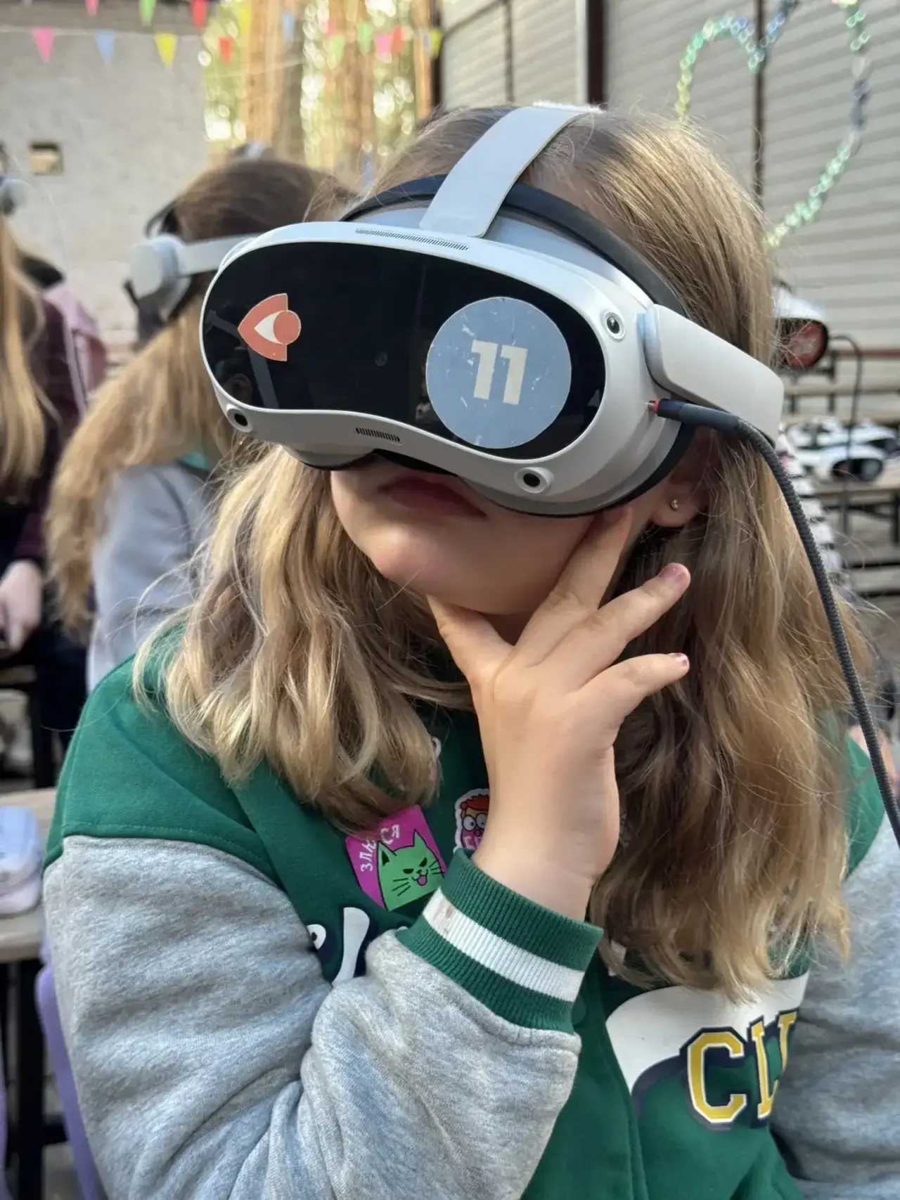 ️ Сегодня ребята окунулись в виртуальную реальность!

В лагерь привезли VR-очки — и восторгу не было