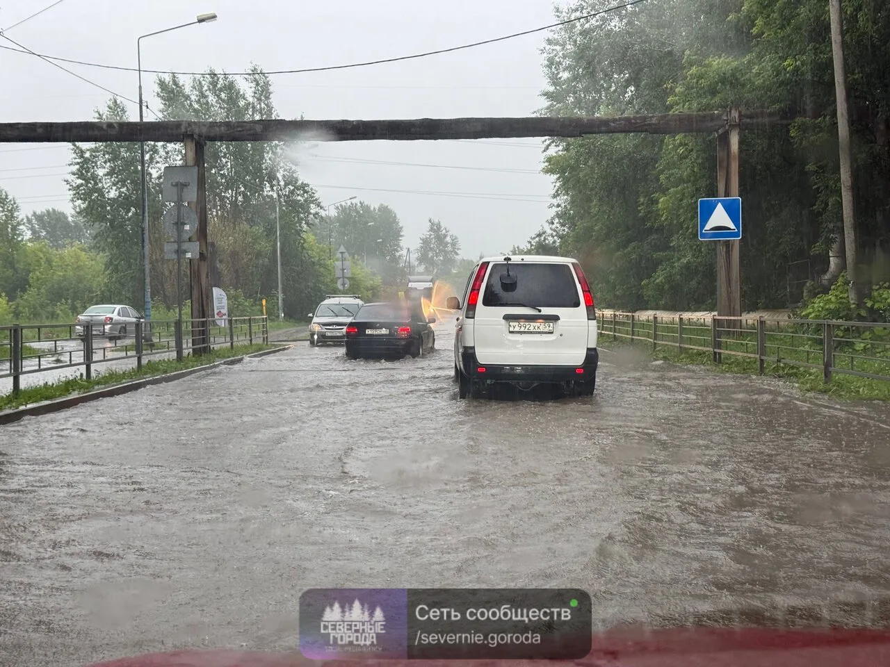 На Балакинской потоп, скорее всего заилилась водоотводная канава

Источник ВКонтакте: Общественное д