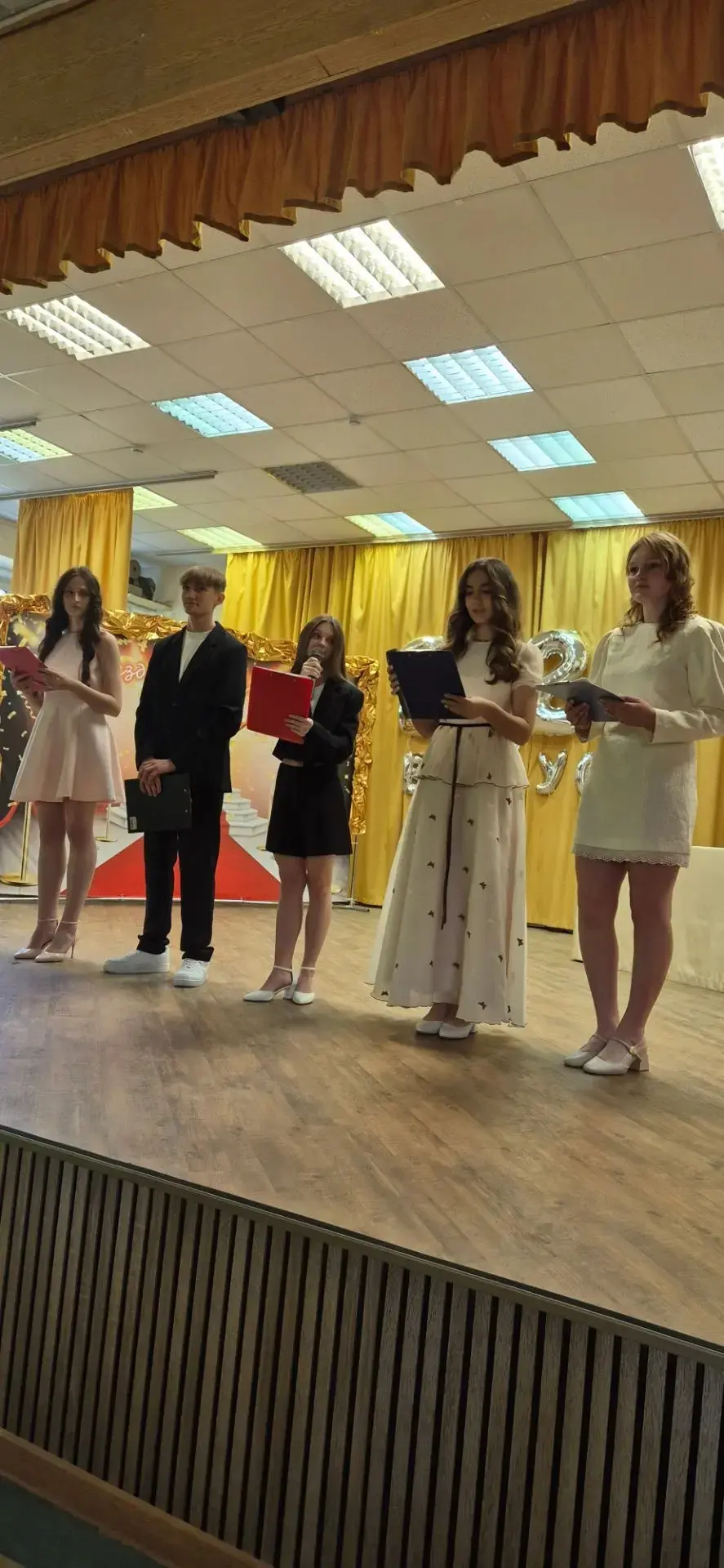 Сегодня, 1.07.2026 в МБОУ "Школа №65" прошёл важный и трогательный праздник — вручение аттестатов об