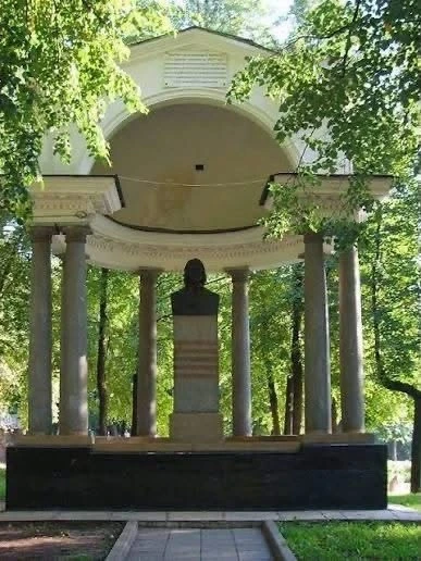 В 1689 году в Москве в Немецкой слободе князь Борис Голицын познакомил Франца Лефорта с...
