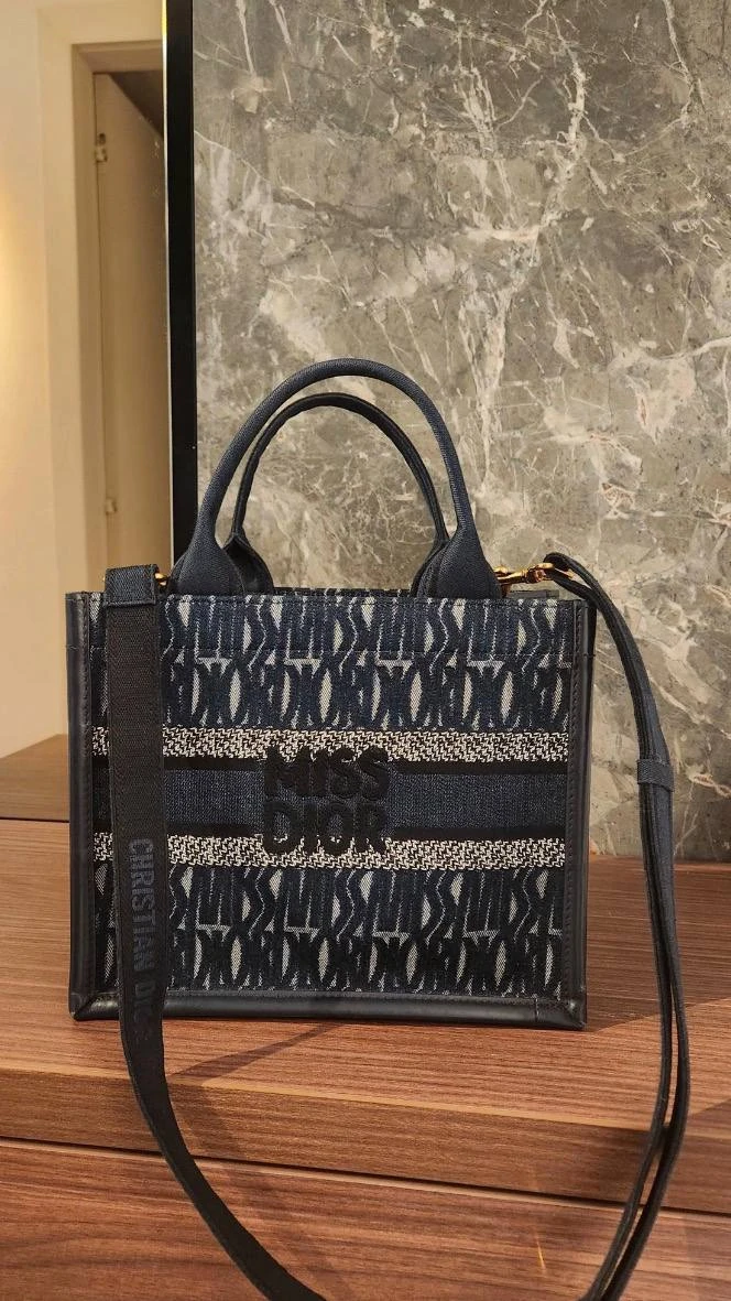 Сумочка Dior Book tote 💙